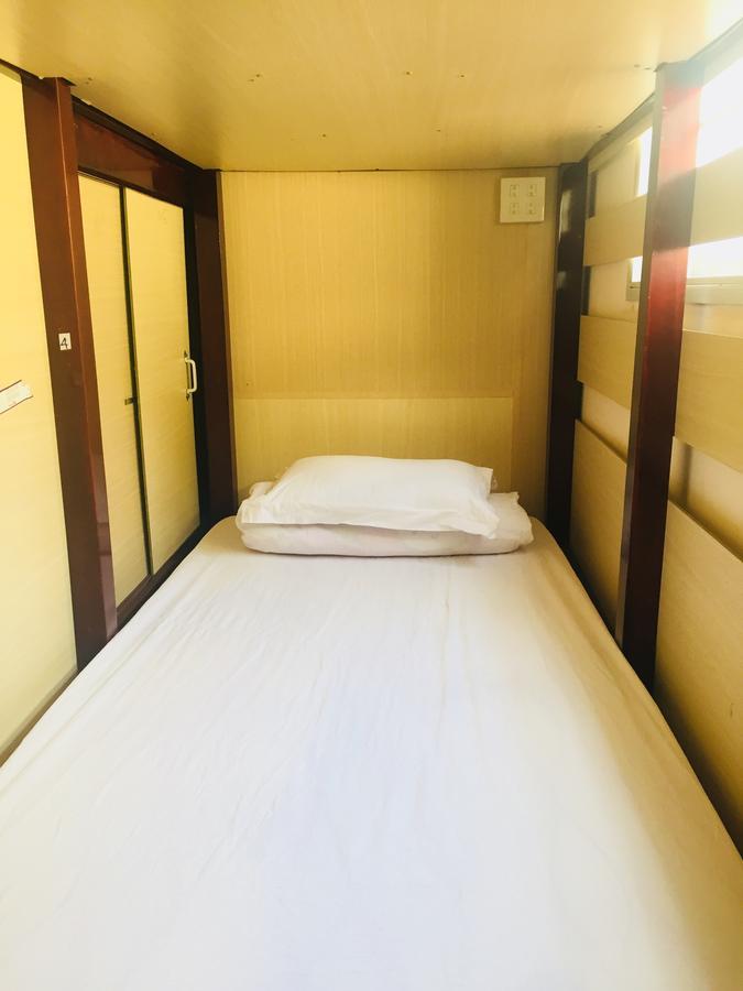 Happy Hostel Vn (Adults Only) Хошимин Екстериор снимка