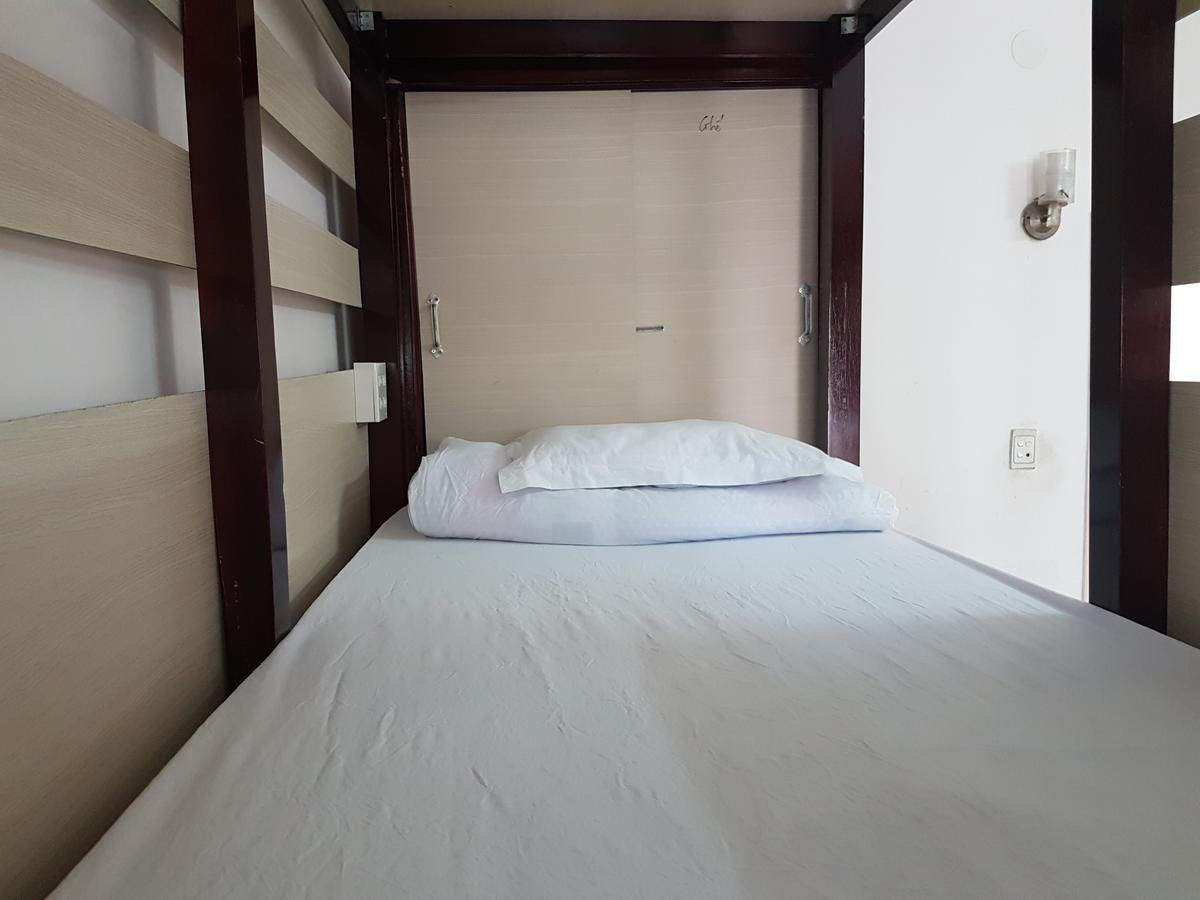Happy Hostel Vn (Adults Only) Хошимин Екстериор снимка